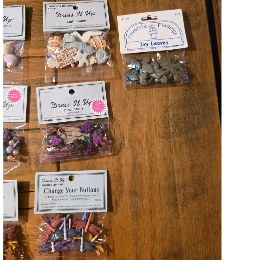 Dress It Up Buttons Lot Dragonfly Shells Grapes Leaves Mixed Colors 10ct